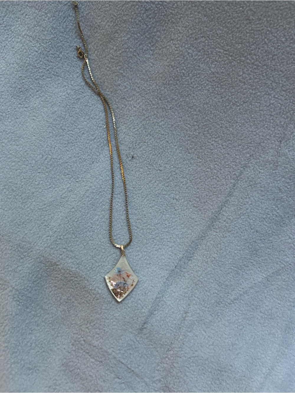 Vintage Floral Mother of Pearl Pendant Necklace Gold Tone